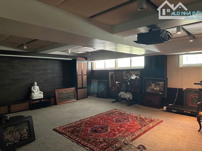 Bán gấp biệt thự đường Nam Kỳ Khởi Nghĩa - Quận 3, dt : 15x16m 2 tầng sân vườn mới 69 tỷ