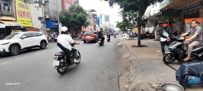 Bán nhà mặt tiền Phan Văn Hớn, dt 9 x 53, Full thổ cư, cấp 4, đang cho thuê 50tr/ tháng