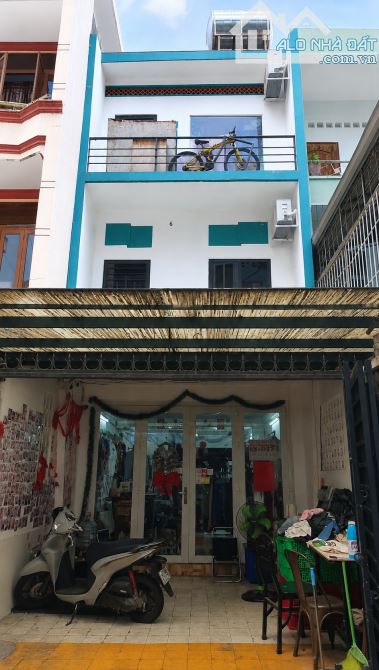 Hiếm Q.3, nhà 3 tầng, hẻm xe hơi thông Nguyễn Đình Chiểu, DT 71.2 m2, giá cực tốt