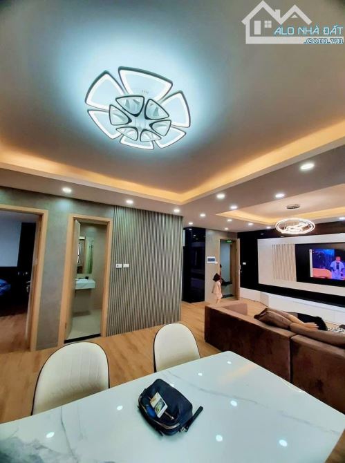 Sông Hồng là dòng sông gắn liền với quá trình hình thành Thăng Long – Hà Nội