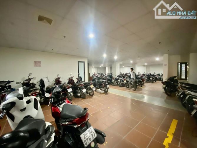 Chuyển nhượng tòa nhà mặt phố Q. Hai Bà Trưng - 450m2 MT 15m - 290 tỷ TL