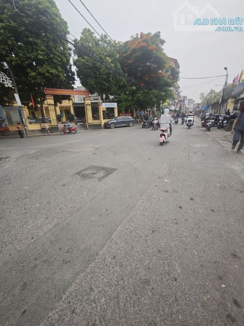 BÁN NHÀ MẶT CHỢ QUỲNH ĐÔ 138M2, VỈA HÈ, KINH DOANH, GIÁ 23 TỶ