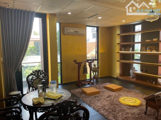 Biệt thự đẹp gần công viên Phú Nhuận 14x23m vuông vức giá 49 tỷ