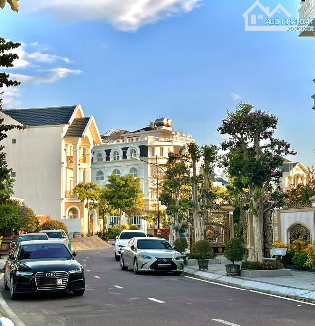 BIỆT THỰ VILLA VƯỜN 630M2 ( chính chủ gửi bán - sổ hồng trao tay )