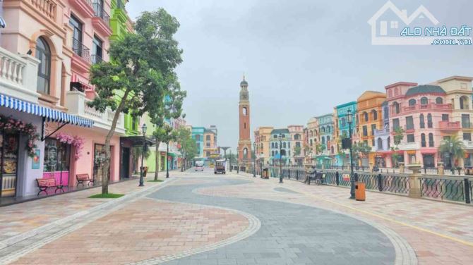 Bán ShopHoues 5 Tầng Khu GrandWorld VinOCP3 Hưng Yên-Kinh Doanh Đỉnh.Dt 93m2,Giá 22 Tỷ.