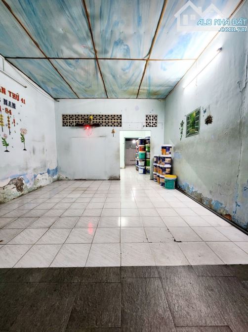 Sát mặt tiền Lý Thái Tổ. Hẻm ba gác. 54m2. Ngang 4m đẹp. Nhà Cấp 4 tiện xd mới.