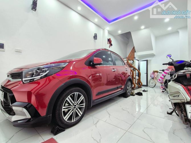 Nhà đẹp phân lô cán bộ Láng, oto vào nhà sổ 32m2 Văn phòng CTY full nội thất. Giá 10.5 tỷ