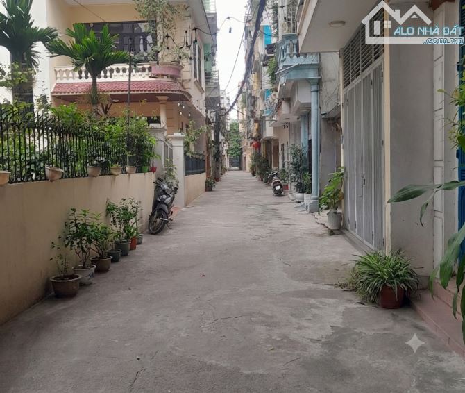BÁN GẤP NHÀ ĐÀO ĐÌNH LUYỆN, LONG BIÊN, 90M*5T, 20 TỶ. GARA,THANG MÁY!