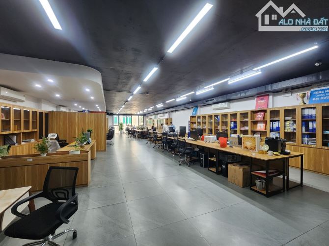 Bán tòa nhà văn phòng 235m2 giáp Giải Phóng, 9 tầng, MT 9m, dòng tiềnsẵn, 100 tỷ có TL