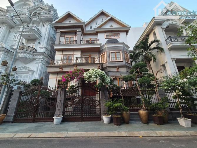 Biệt thự Phổ Quang, P2,Tân Bình - DT: 15x16m. CN 240m2 - Siêu đẹp giá 87 tỷ TL