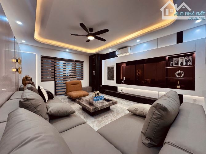 Bán căn nhà 4 tầng đã hoàn thiện đẹp khu nhà ở Việt Phát, dt 76m2, mt 4,5m