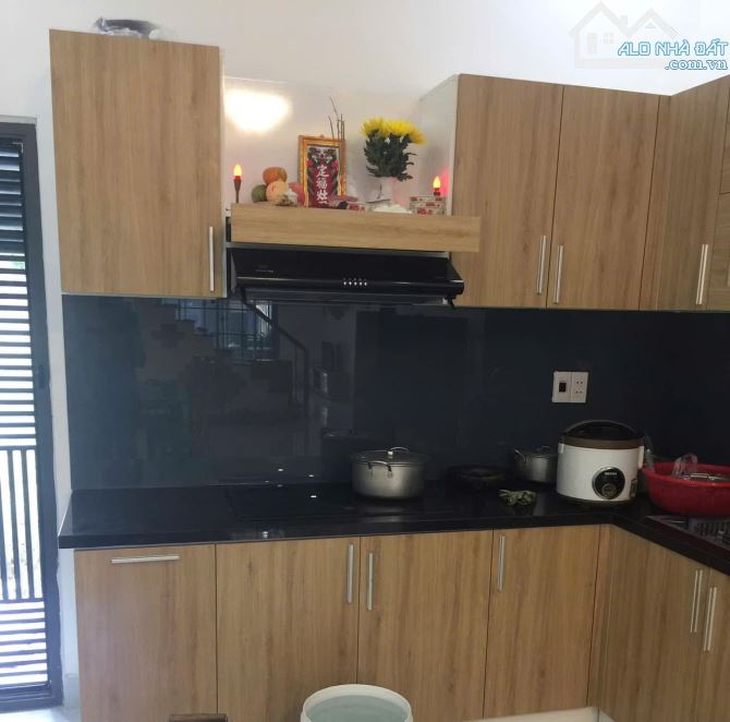 *Bán Tòa căn hộ 4 tầng, đường Nước Mặn 5, Nam Việt Á, dòng tiền 40tr/th,, dt 96m2, giá 9,8
