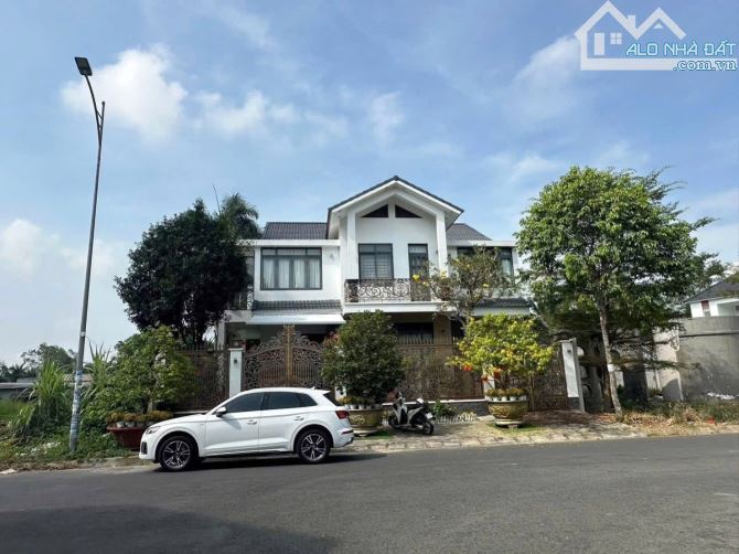BÁN CĂN BIỆT THỰ 2 MẶT TIỀN (view đường và view rạch) ĐƯỜNG SỐ 3 KDC NAM LONG (8C) CẦN THƠ