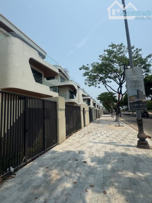 🏡 Biệt Thự Cao Cấp View Sông Đường Thăng Long, Hải Châu, 302,5m², Giá 55 Tỷ
