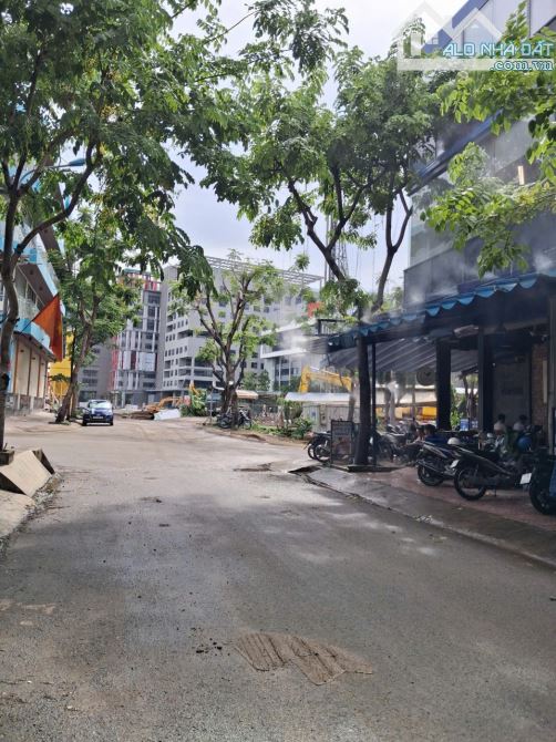 SIÊU VỊ TRÍ CÁCH RẠCH XUYÊN TÂM ĐẶNG THÙY TRÂM 1 CĂN 5X20M 15.9 TỶ