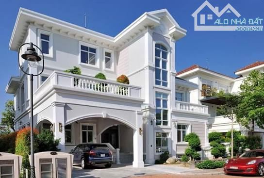 Bán gấp biệt thự Nguyễn Văn Hưởng_Thảo Điền_Q2_DT: 13x26m_CN: 326m2 trệt lầu_50tỷ