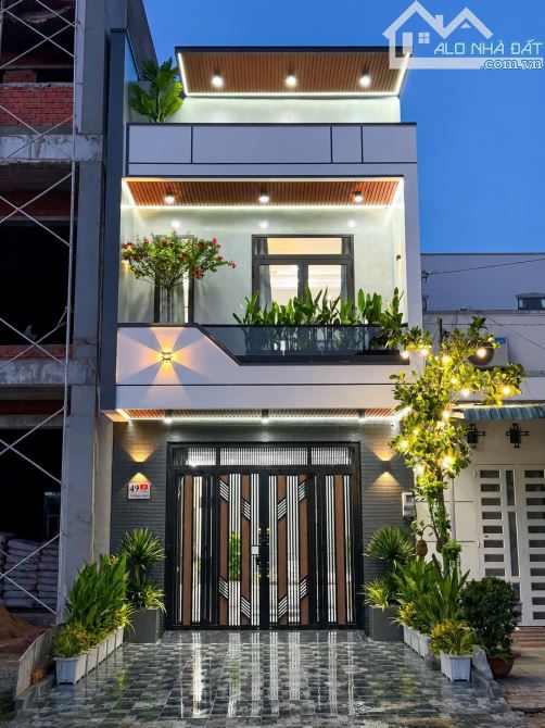 NHÀ TRỆT LẦU PHONG CÁCH HIỆN ĐẠI GẶP EM ĐỂ ƯU ĐÃI GIÁ TỐT NHẤT VỊ TRÍ RẤT ĐẸP - FULL NỘI