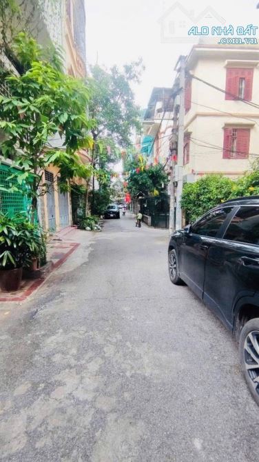 Bán Nhà BT 2 Mặt Ngõ Võng Thị. Tây Hồ. Ô Tô. DT 151m2. MT 9.8m. Giá 44.5 Tỷ.
