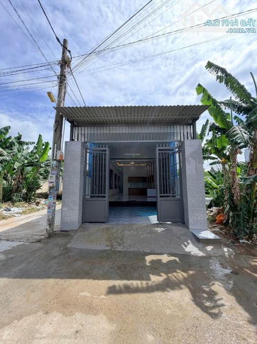 Nhà cấp 4 2MT cần bán DT: 100m2 ở Tân Thông Hội - Củ Chi ( Sổ riêng ) giá tốt chỉ 910 tri