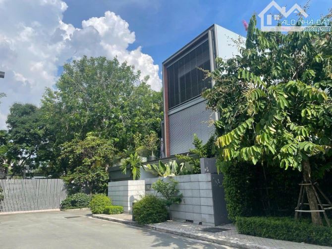 Biệt thự HOLM 135 Nguyễn Văn Hưởng Quận 2, DT: 16x27m-DTCN: 412m2-3 lầu Giá 220 tỷ