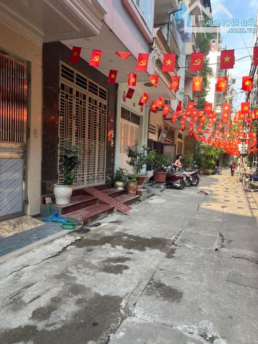 BÁN NHÀ NGHĨA TÂN CẦU GIẤY KHU PHÂN LÔ OTO ĐỖ CỬA VỊ TRÍ SIÊU ĐẸP HIẾM DT 50M 16TỶ