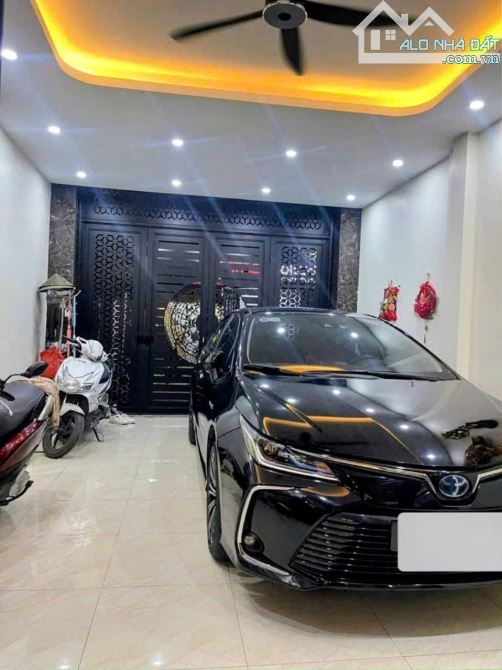 11,4TỶ BÁN GẤP NHÀ PHỐ NGUYỄN VĂN HUYÊN MẶT NGÕ THÔNG OTO TRÁNH DT41m2*5T NHÀ ĐẸP DÂN XÂY