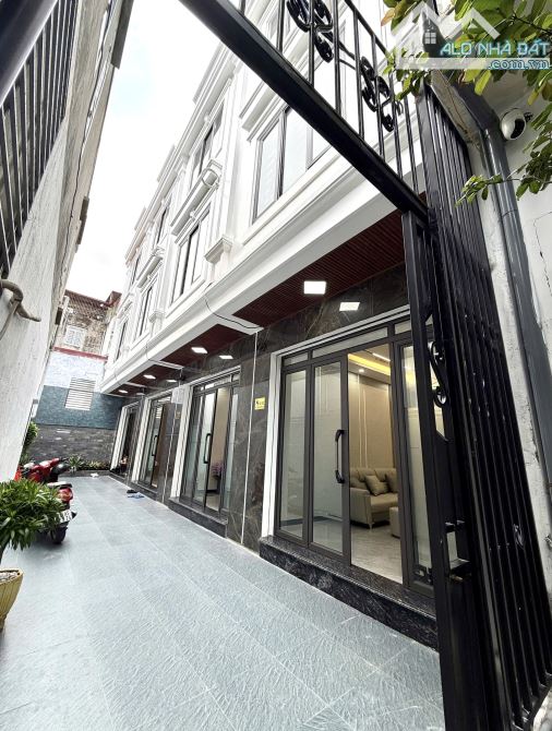 Bán nhà 3 tầng xây mới đl 261 Trần Nguyên Hãn, Lê Chân 43m giá chỉ nhỉnh 3 tỷ