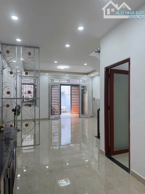 Nhà Bình Tân 6x14m 1 trệt 2 lầu 4PN - Hẻm Xe Tải giá 4 tỉ - SHR