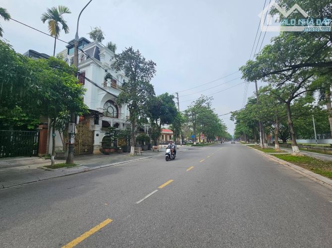 👉👉 Bán biệt thự 3,5 tầng mặt đường Hai Bà Trưng Suối Hoa 🙂 Dt 192m 🤯 Mt12m hg ĐN