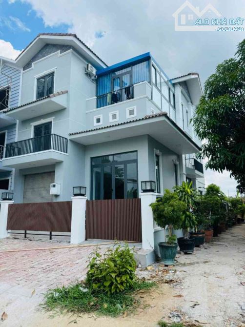 Biệt Thư Siêu To 10 x 20 4 Tầng Xã Bình Hưng, Bình Chánh