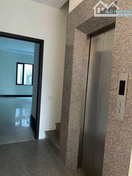 Bán nhà 5 tầng khu 3 Đại Phúc, Bắc Ninh ngay vườn hoa to