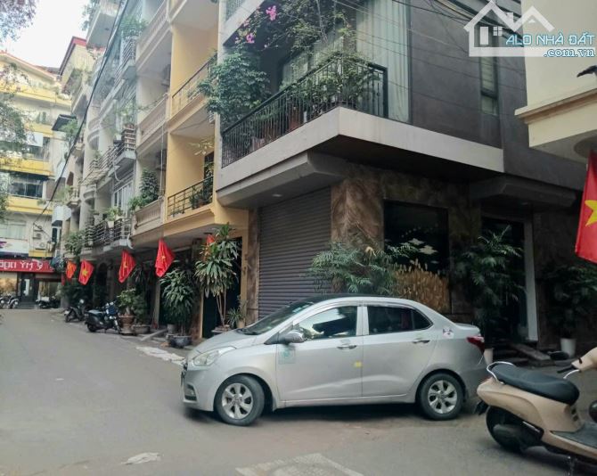 Bán căn hộ Lý Nam Đế, Hoàn Kiếm: căn góc 79m² x 2 ngủ, nội thất đẹp, ở ngay.