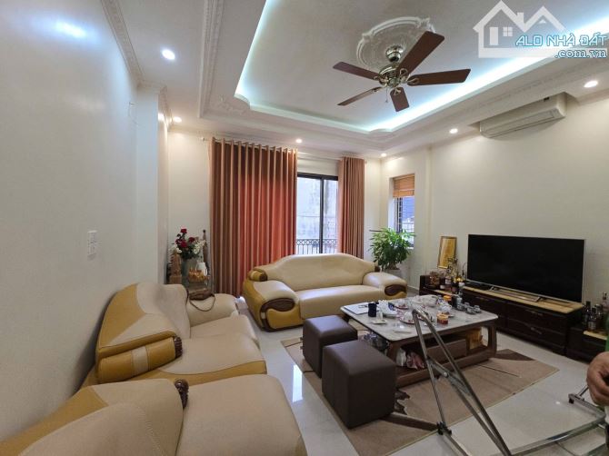 Bán nhà phố Bà Triệu, 100m, 6 tầng, mặt tiền 4.4m, 61.5 tỉ, đường ô tô tránh, KD đỉnh