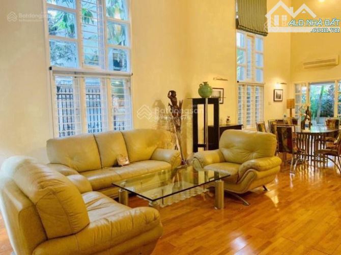 Bán biệt thự 3 tầng tại Thảo Điền, 105 tỷ, 319 m2, pháp lý đầy đủ