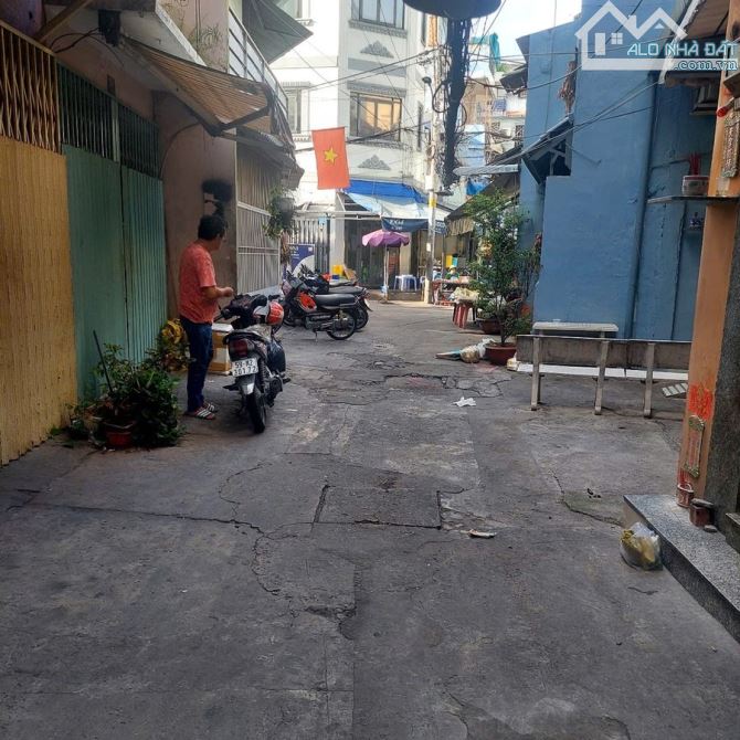BÁN NHÀ NHỎ HẺM THÔNG THOÁNG 4M – NGUYỄN TIỂU LA QUẬN 10 – GIÁ CHỈ 4.8 TỶ.