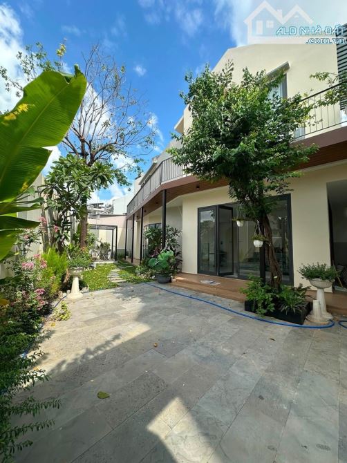 BIỆT THỰ SÂN VƯỜN ĐÌNH PHONG PHÚ- HẺM 5M- 2 TẦNG- 200M2- 15,2 TỶ