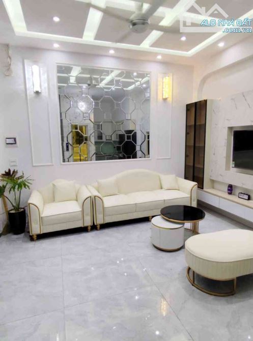 Bán nhà Phúc Lợi 65m² sổ đỏ vuông đẹp 5 phòng ngủ giá 7 tỷ 500