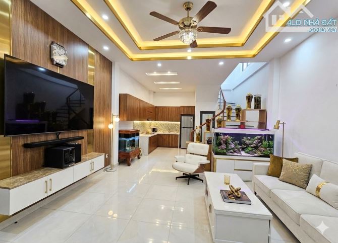 BÁN GẤP NHÀ KDT MỄ TRÌ HẠ_ 35M2_5 TẦNG_ GẦN OTO_ FULL NỘI THẤT_ NHỈNH 7 TỶ