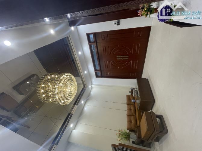 Nhà Ngọc Lâm - Ngay Chân Toà Mipec - View Cầu Long Biên - 10m Ra Mặt Phố