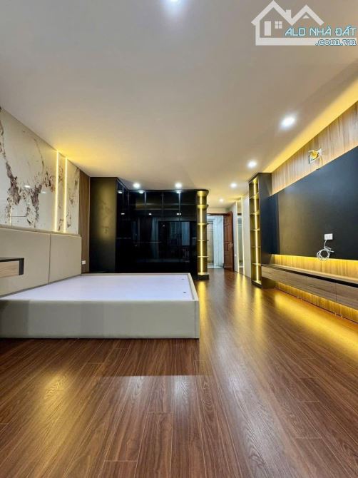 Bán nhà Hồ Đền Lừ, Hoàng Mai, Ô tô đỗ cửa, 35m2 x 6 tầng, Nhà mới, Giá: 7,5 tỷ( ctl)