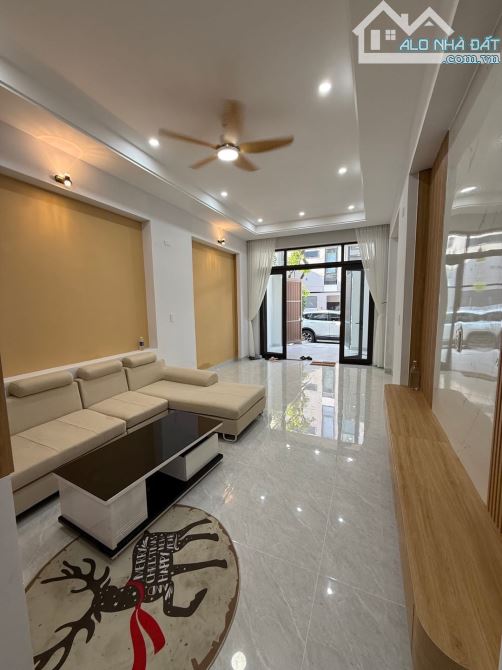 CỰC HIẾM !! Mặt tiền Hưng Hoá sát sát 3 trường Đại Học , 74 M2 đ x 3 tầng, 3 pn, Giá 9.9 t