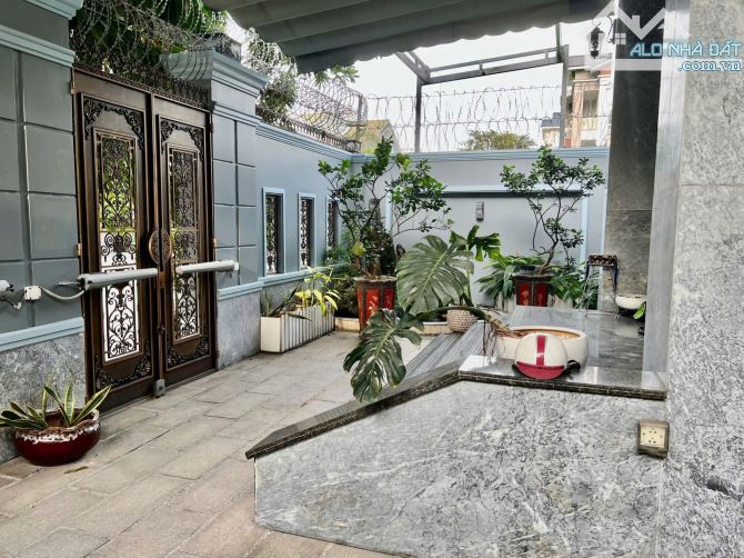 Biệt Thự Sân Vườn Khu VIP Bình Thạnh, 10m x 20m, 3 Tầng áp mái, Mới Đẹp Ở Ngay