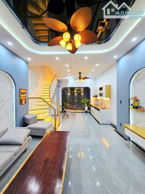Bán nhà 4 tầng 50m2 đường Nguyễn Duy Trinh, P. Trường Thạnh, Q9. TP HCM. Giá 4,99 tỷ. Sổ