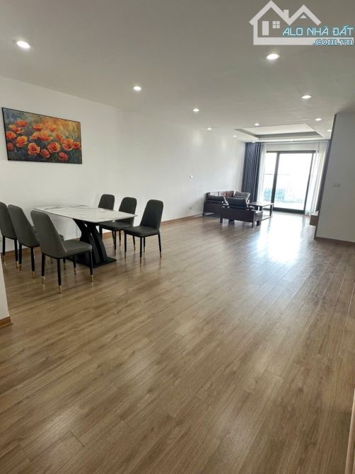 Căn hộ Ngoại Giao Đoàn 127m2, 3 ngủ, giá 14.8 tỷ.