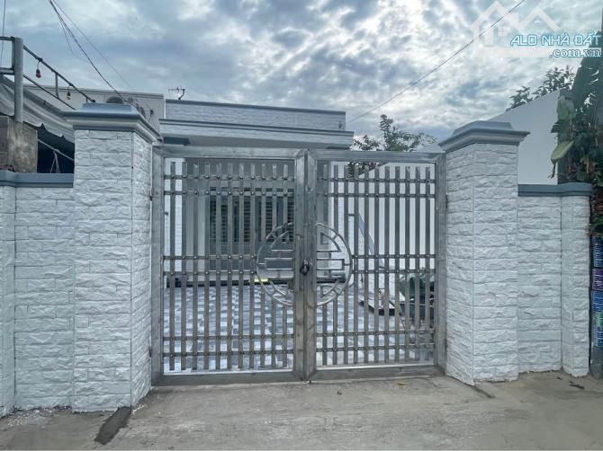 Cần bán căn nhà cấp 4 ở ngay 1/ đường Đào Văn Thử - Củ Chi * DT: 120m2 SHR giá chốt 900tr