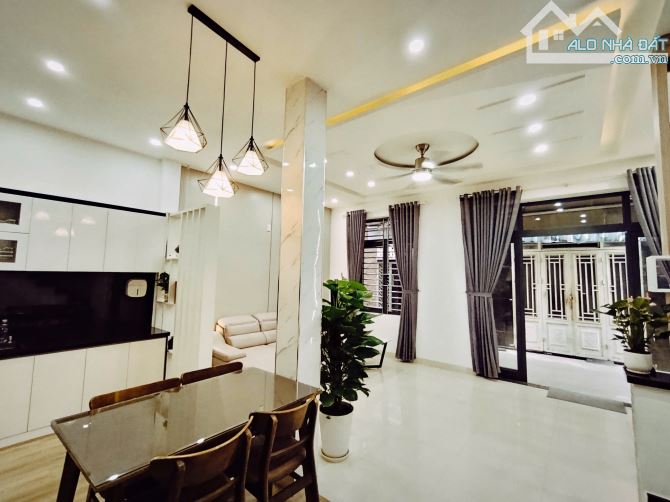 Bán Nhà 2 Tầng Full Nội Thất Khu Biển Nguyễn Tất Thành - Đà Nẵng