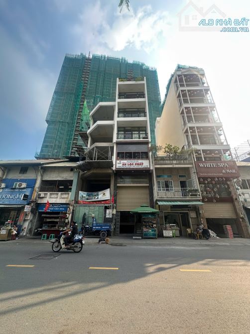 Bán Building Đề Thám, Phường Cầu Ông Lãnh, TP.HCM (P. Cô Giang, Quận 1 cũ)