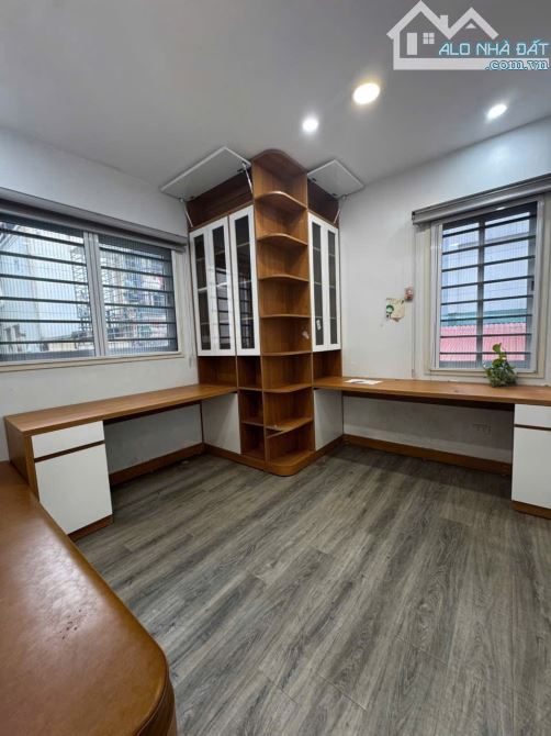 BÁN NHÀ LÔ GÓC 48M 6 TẦNG THANG MÁY MỚI ĐẸP DÂN XÂY BẮC TỪ LIÊM CHỈ 9.8 TỶ SỔ A4 NỞ HẬU.