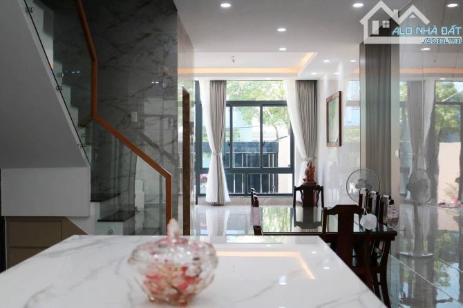 BÁN NHÀ KHU COMPOUND 9 PHẠM VĂN HAI SIÊU HIẾM NHÀ BÁN – HẦM + 4 LẦU – 861M² SÀN