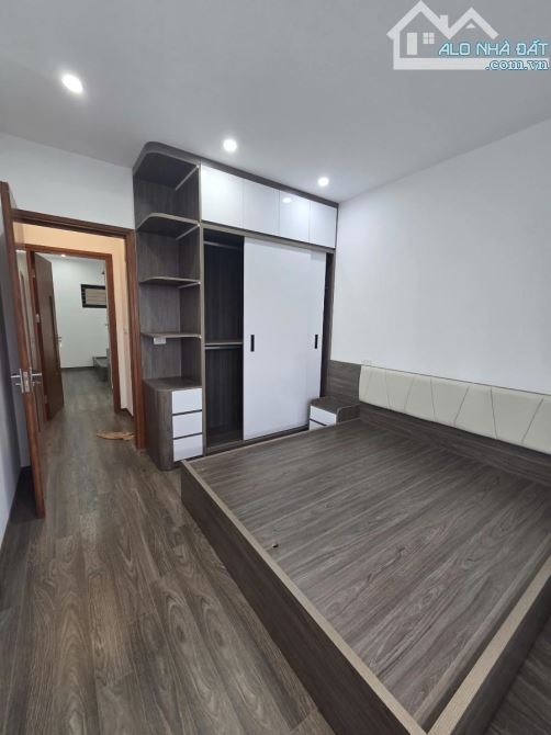 Cần bán căn hộ Khương Đình, tầng trung , lô góc, full nội thất, có slot ô tô 68m2 , 3 PN